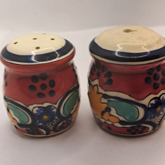 Talavera Salt and Pepper Shaker Folk Art Mexican Pottery Kitchen Decor. - Picture 5 of 5